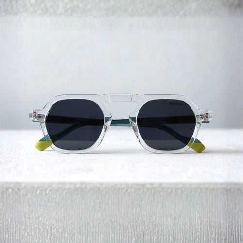 Lunettes de soleil pour femme modèle Kanuméra C1 de Lumeya Suntribe, monture crystal transparente, branches bleu canard, avec verres polarisés 100% anti-UV, qualité expertise opticien, 