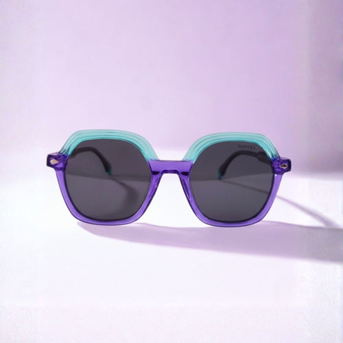 Lunettes de soleil pour femme modèle Nouméa C4 de Lumeya Suntribe, monture bicolore turquoise et violette, branches framboises, avec verres polarisés 100% anti-UV, qualité expertise opticien.